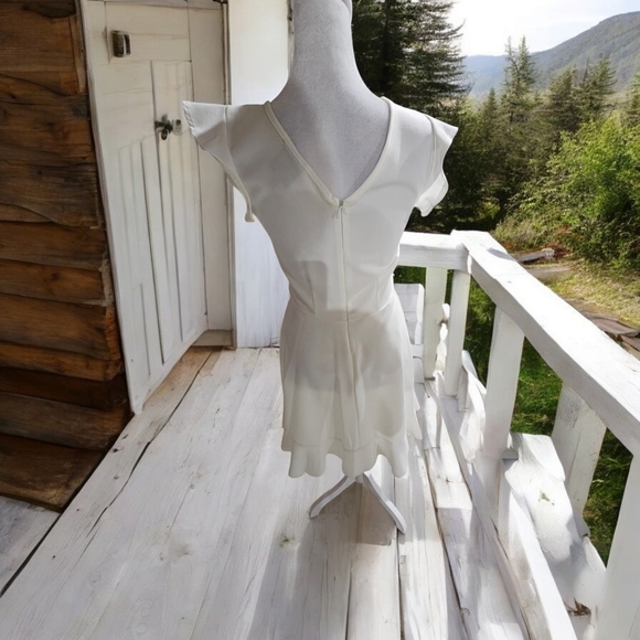 Bobeau White ruffled sleeve Midi Dress Size Medium - Picture 3 of 9